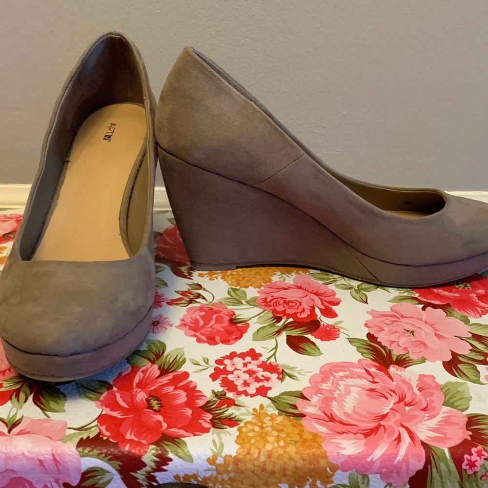 Like New! Apt. 9! Suede like wedges!